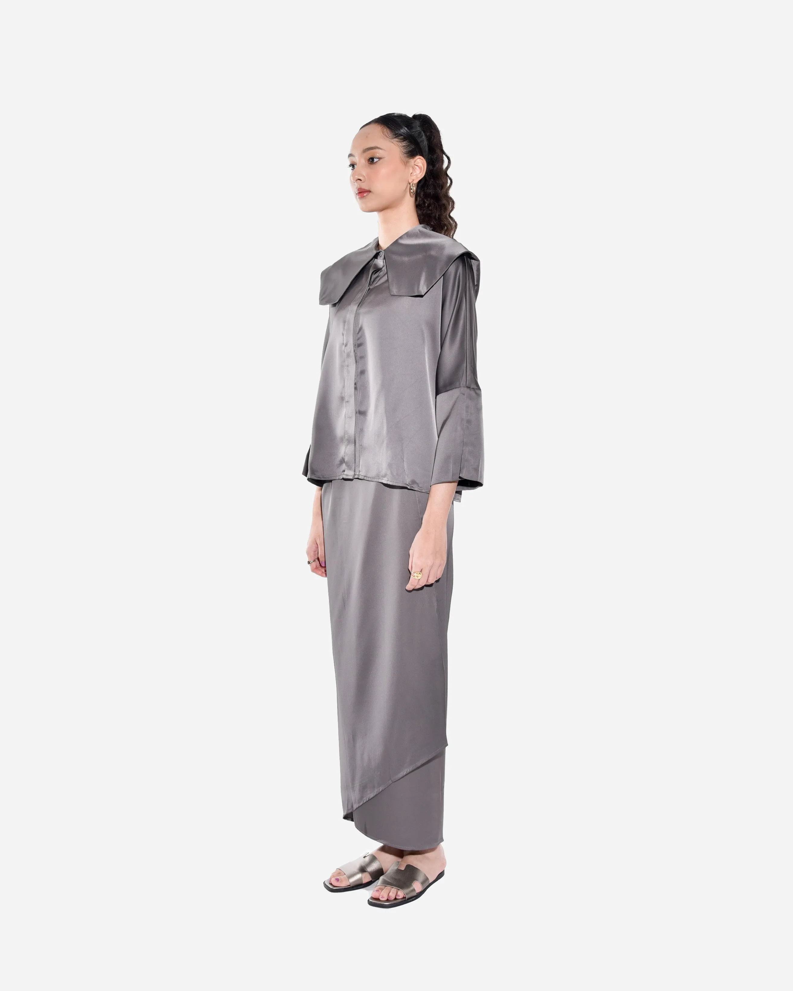 NAOMI SET IN GREY