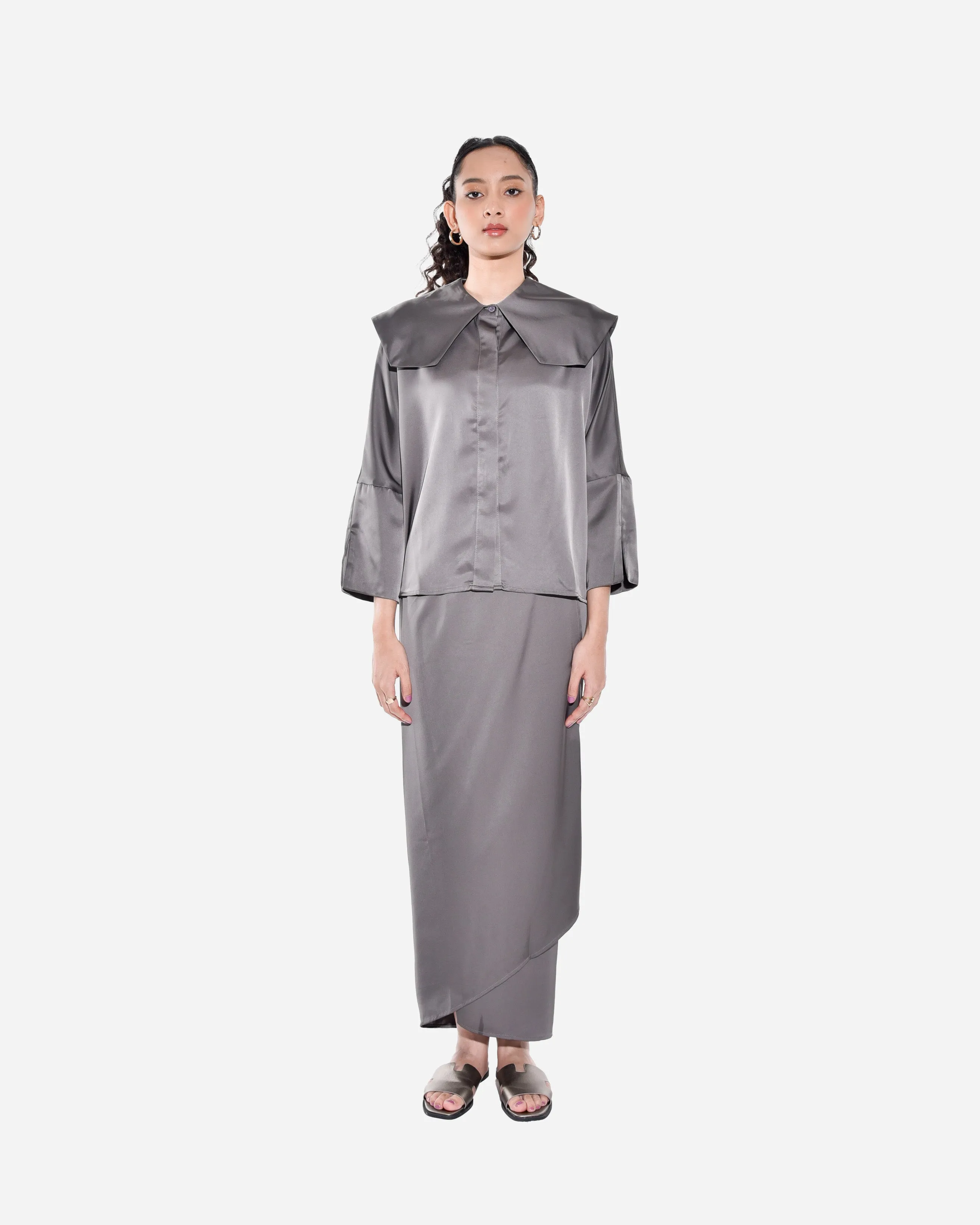 NAOMI SET IN GREY