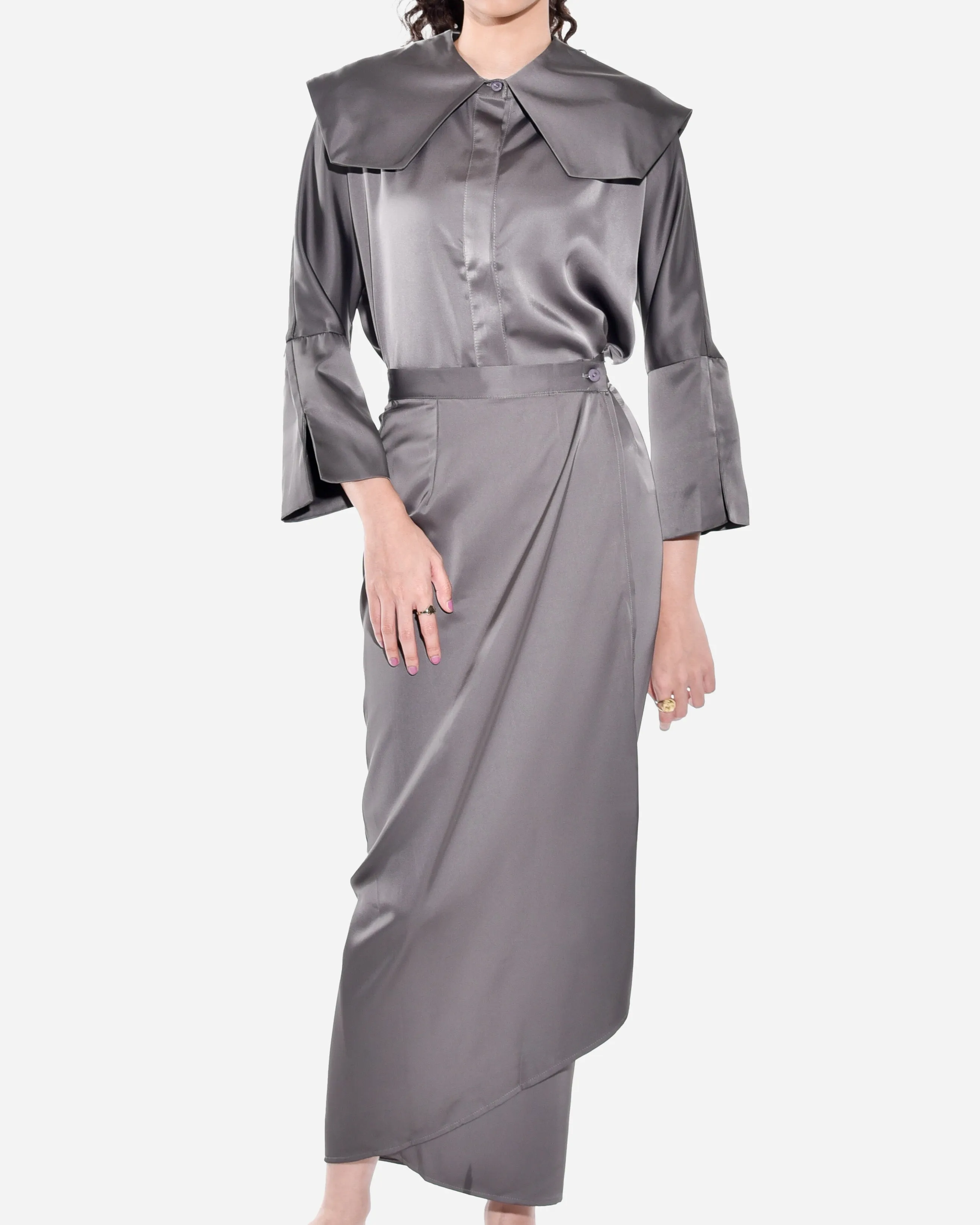 NAOMI SET IN GREY